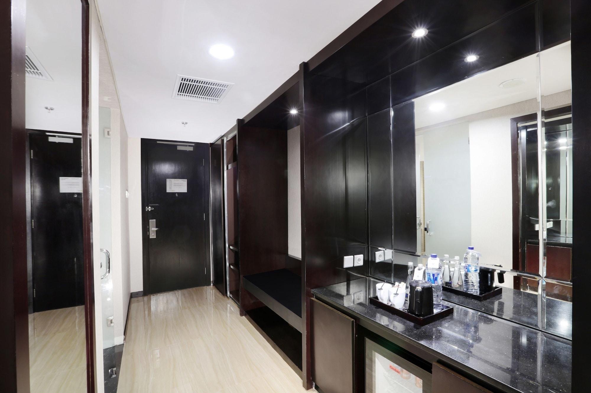 The Alana Hotel & Convention Center Solo By Aston Exterior foto
