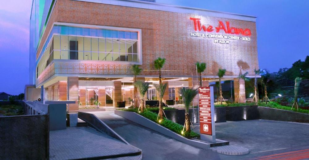 The Alana Hotel & Convention Center Solo By Aston Exterior foto
