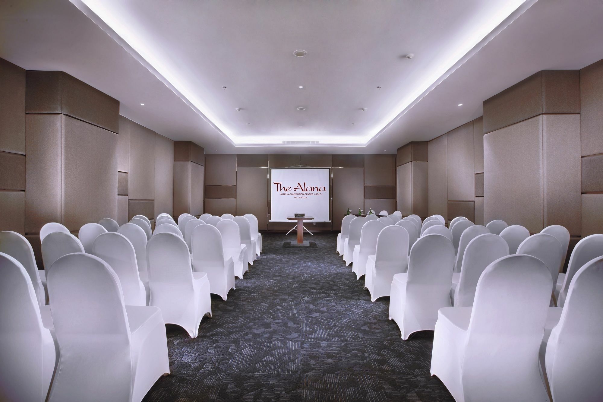 The Alana Hotel & Convention Center Solo By Aston Exterior foto