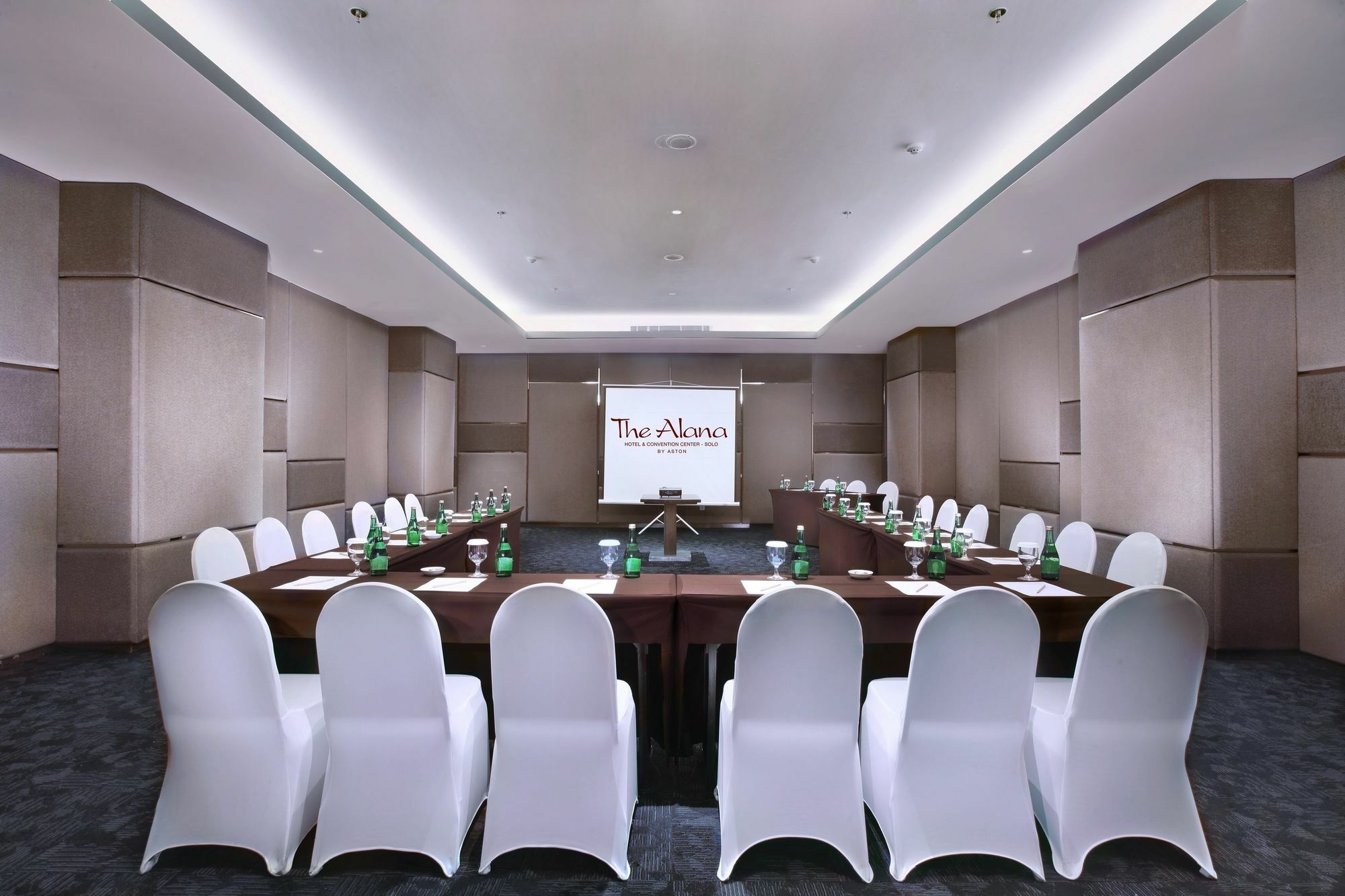 The Alana Hotel & Convention Center Solo By Aston Exterior foto
