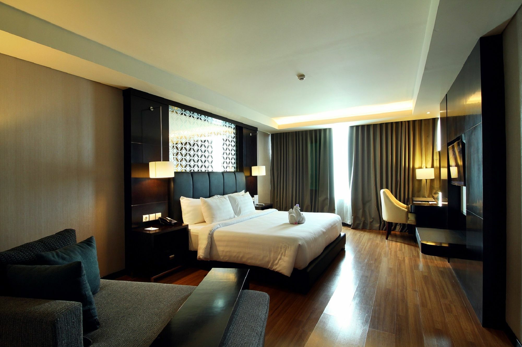 The Alana Hotel & Convention Center Solo By Aston Exterior foto